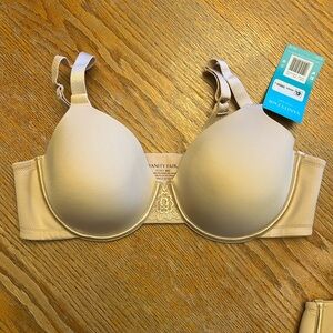 Vanity Fair Cream Bra with Underwire and Adjustable Straps
